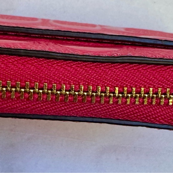 Coach Neon Hot Pink Patent Logo zip around wallet-NWOT ๐๐๐ - Picture 3 of 13